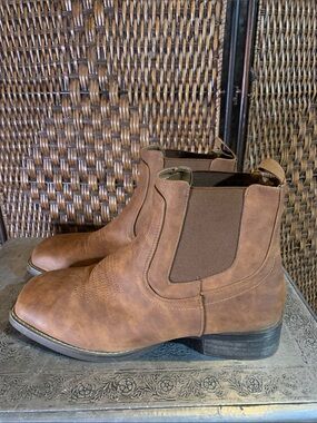 J.S.O.L.E. Men’s Western Faux Leather Boots Size 43